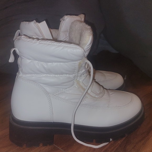White Winter Boots with Fur Lining - Picture 1 of 3